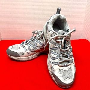 Women’s size 7 Nevados Two-tone gray with light purple trim hiking shoes